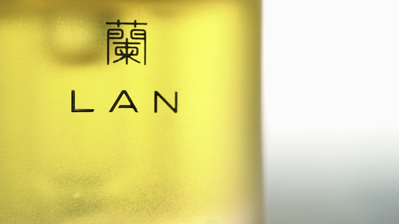 精华油形象片| LAN精华油✖ 主图视频广告 护肤品（图ZMjIzMDc4NDIw） - 短片 - 站酷设计师Eann_原创素材 - 站酷ZCOOL