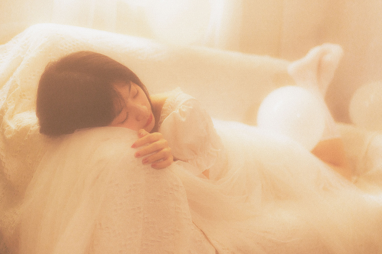 在阳光灿烂的日子里活成诗（图ZMjQ1NTM1NzQw） - 人像摄影 - 站酷设计师川枫铃木原创素材 - 站酷ZCOOL