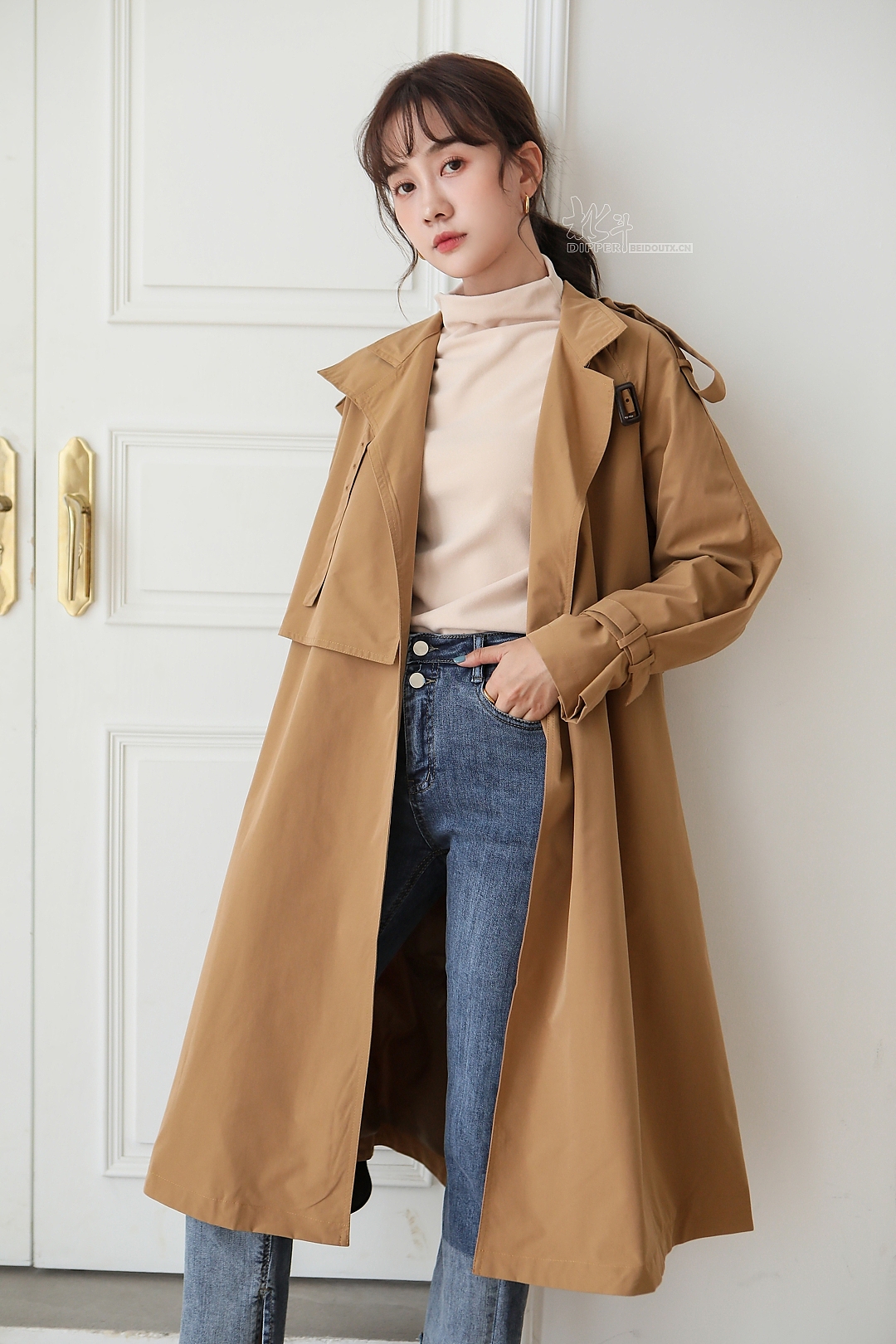 女装风衣毛妮外套拍摄 女中长款韩版冬季风衣外套拍照