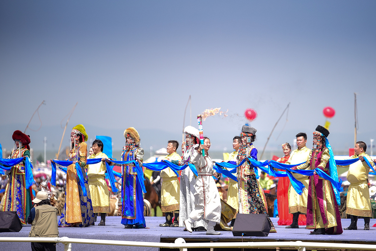 热情奔放的蒙古族庆祝2019中国草原蒙古马文化节