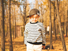 當(dāng)然要拍照紀(jì)念啊 畢竟他也不是永遠(yuǎn)都這么無憂無慮