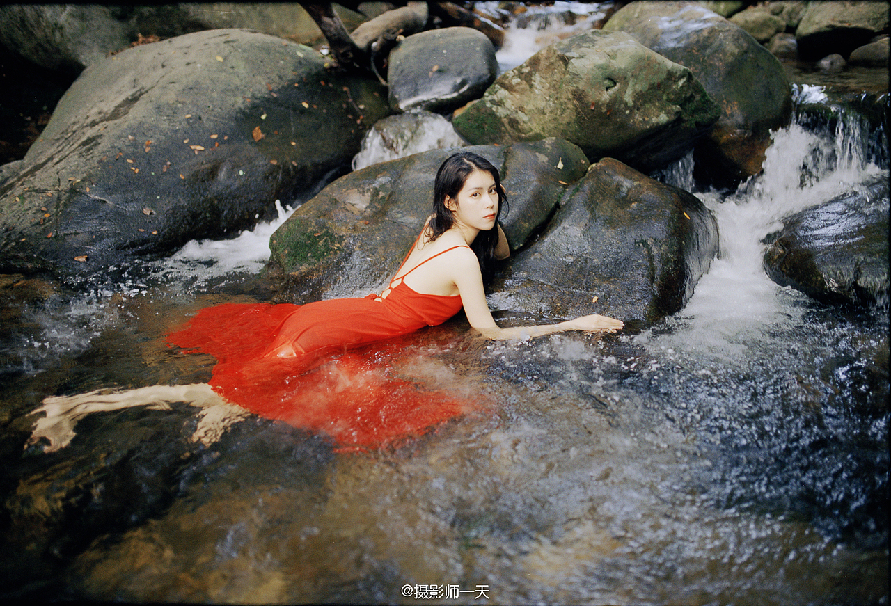 红色的情绪（图ZMjIxMzk3OTQ0） - 人像摄影 - 站酷设计师摄影师一天原创素材 - 站酷ZCOOL