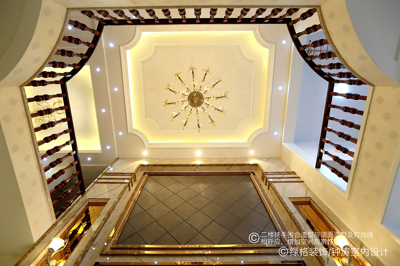二楼扶手围合与顶面造型及灯池线互作呼应,增加空间观赏性。