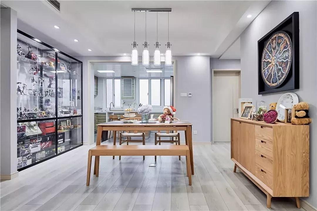 头一次见衣帽间不装柜门,朋友进门一看惊呆!