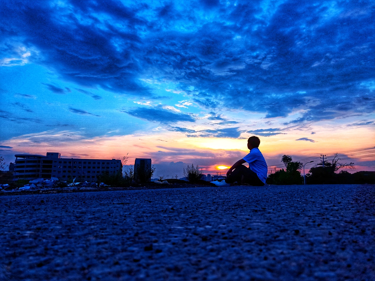 一个人 一座城 几度夕阳红