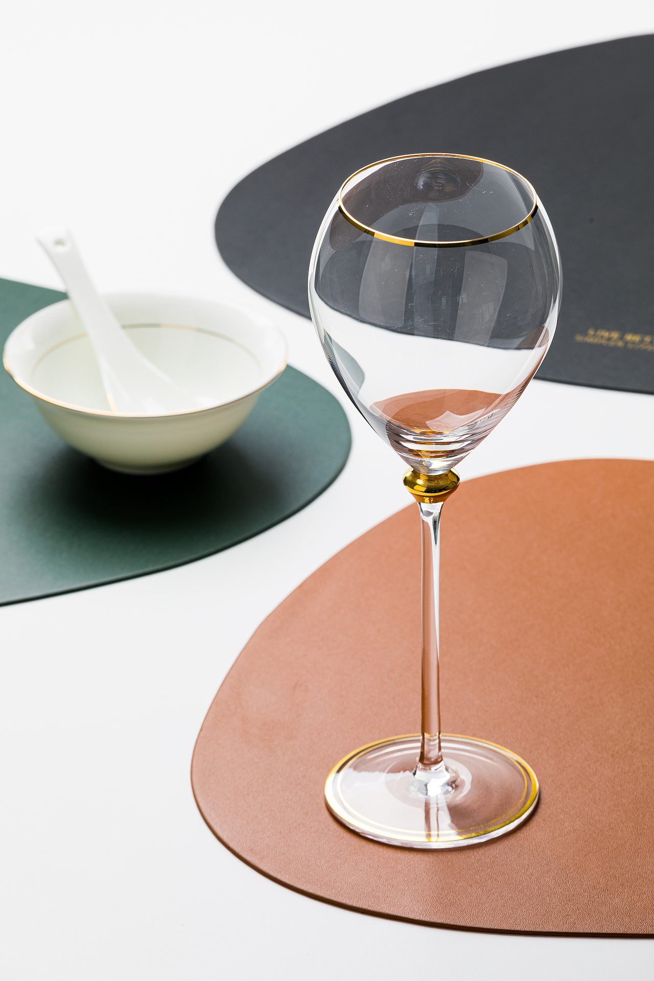 《不舍》| 餐垫 | 隔热垫 | 餐具（图ZMTkzMDc5NDI4） - 产品摄影 - 站酷设计师一毛拍美器原创素材 - 站酷ZCOOL