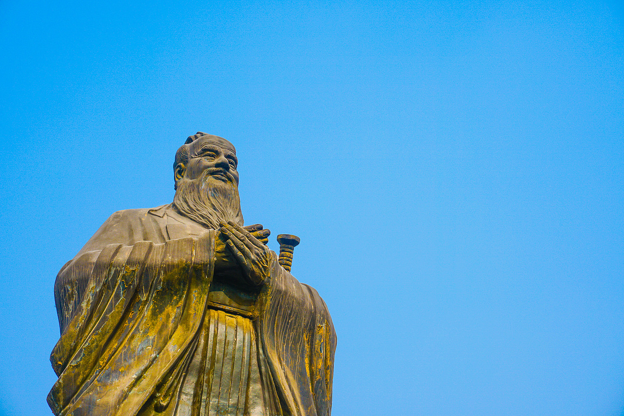 微风轻拂，阳光不燥，三月掠影去