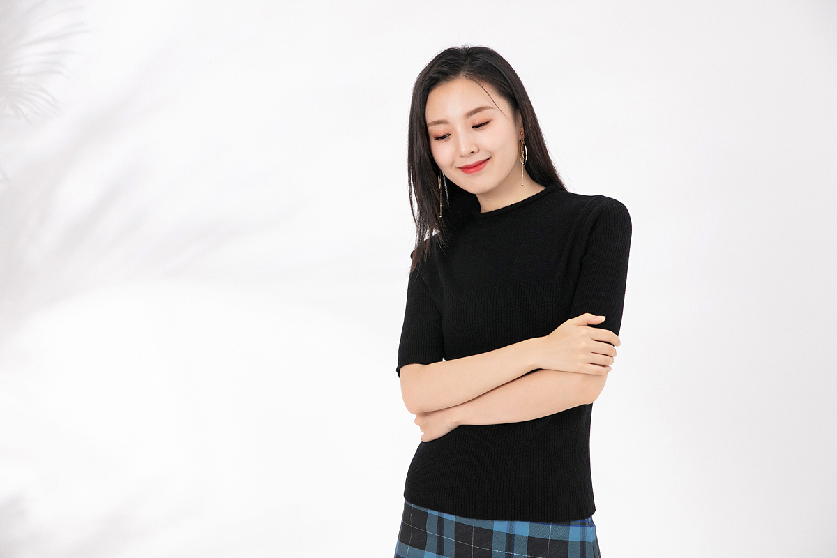 女装针织衫模特拍摄