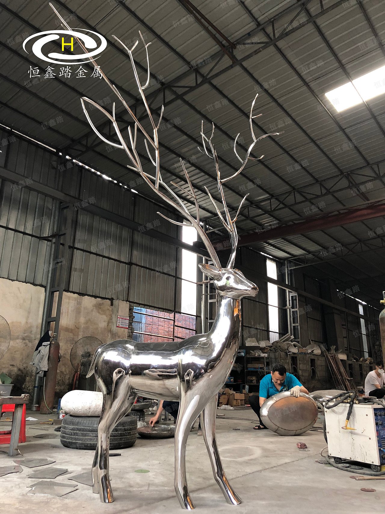 园林草地不锈钢鹿雕塑 小鹿雕塑 镜面鹿雕塑