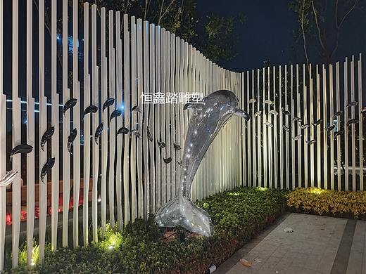 ​  深圳售楼部小区装饰镜面不锈钢镂空海豚雕塑厂家报价
