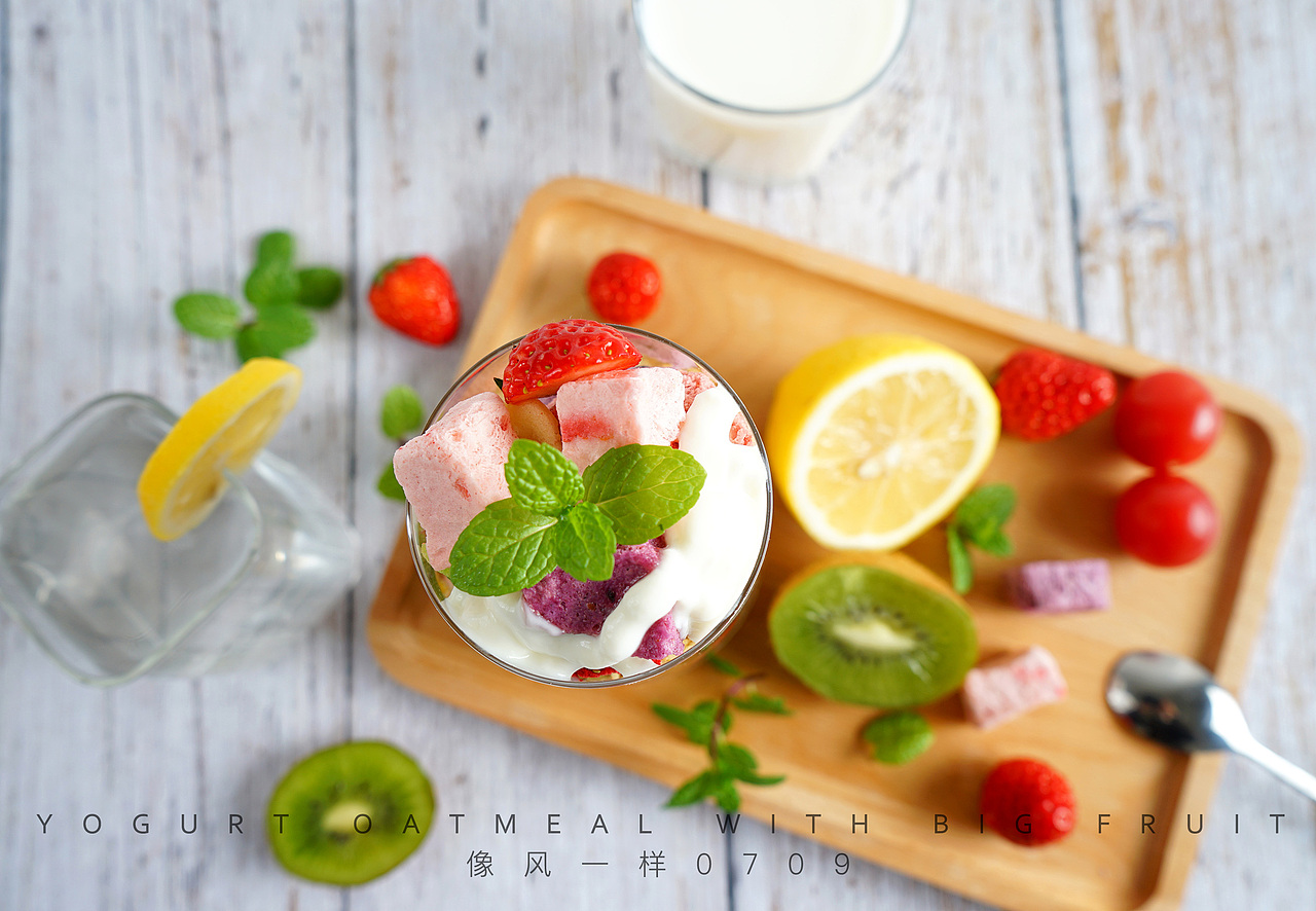 小圆饼干/酸奶麦片/豆乳威化/咸蛋黄饼干等零食摄影图