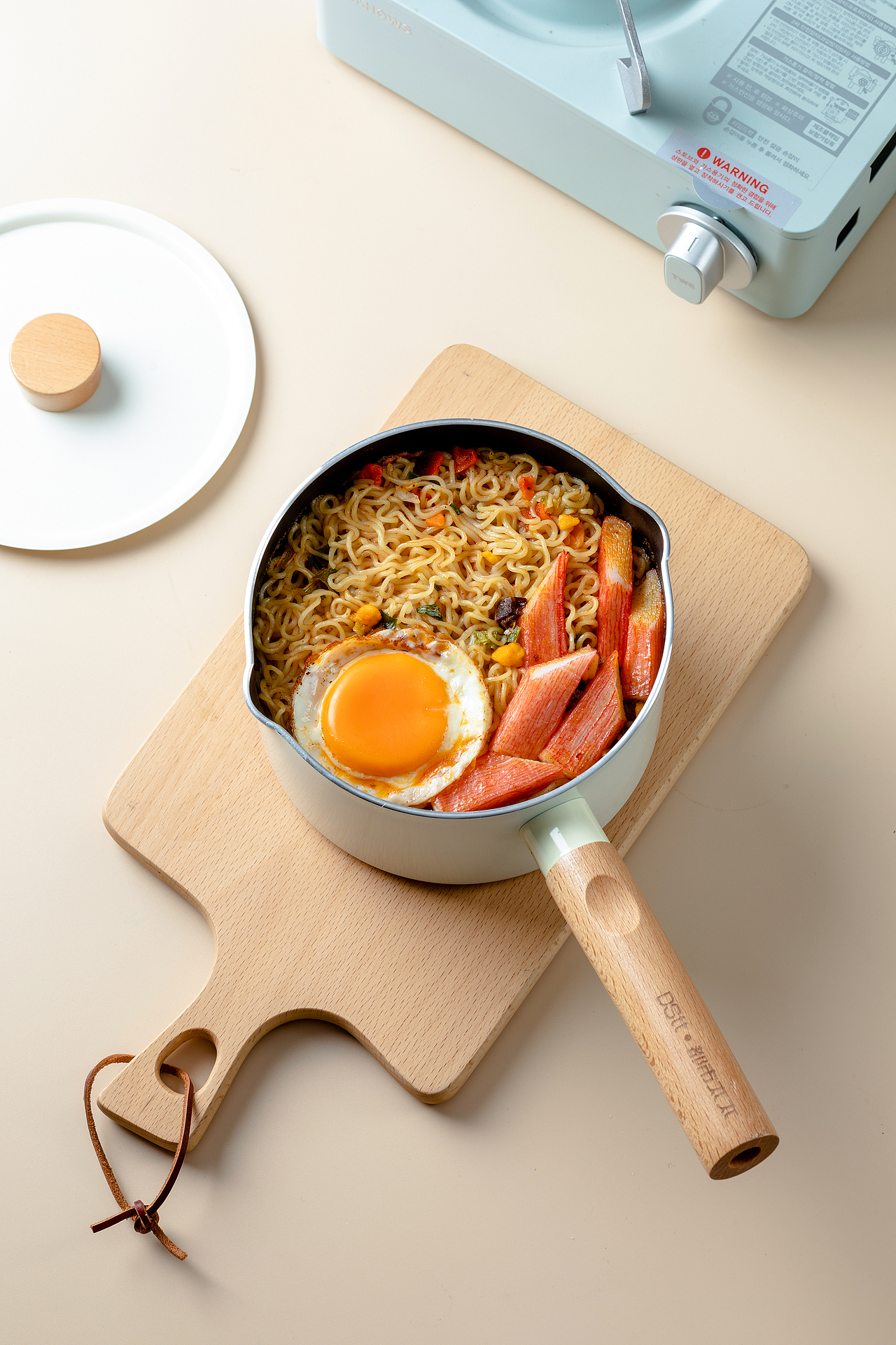 厨房用品拍摄 电商简约小清新纯色不粘锅摄影