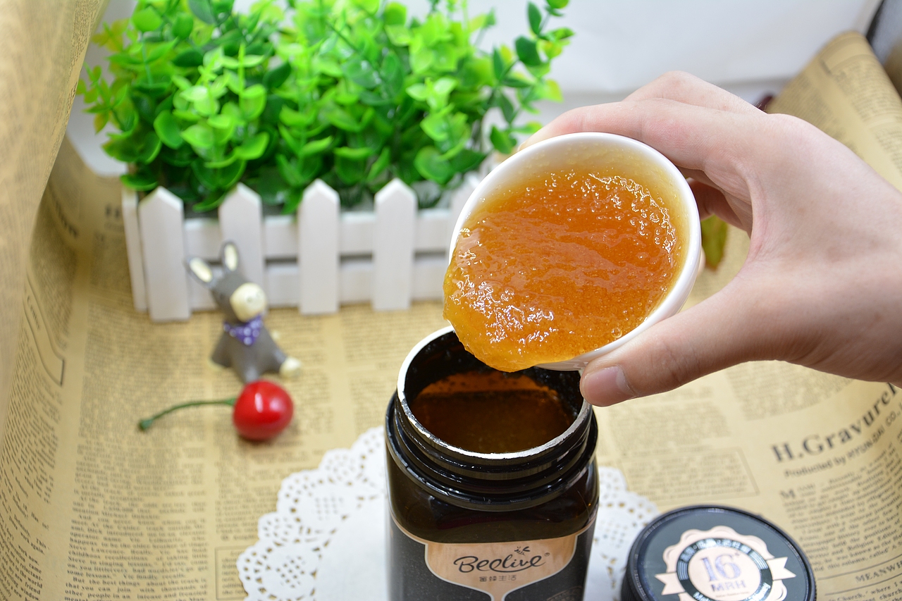 轻奢花茶-高原蜂蜜-产品摄影图