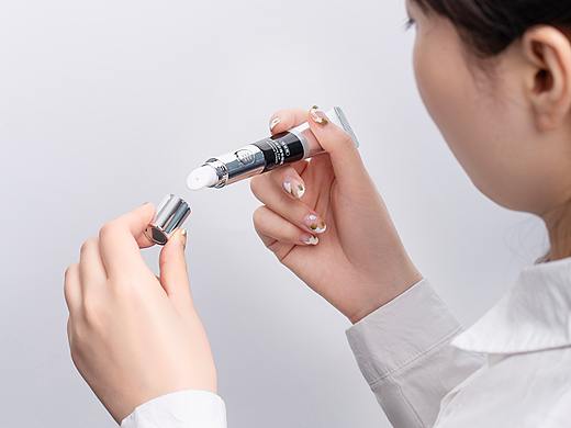 马应龙瞳话电动微震眼霜大眼袋紧致眼霜