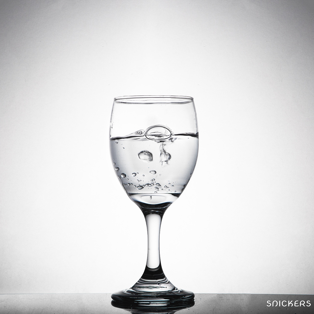 透明玻璃杯装水素材-透明玻璃杯装水图片素材下载-觅知网