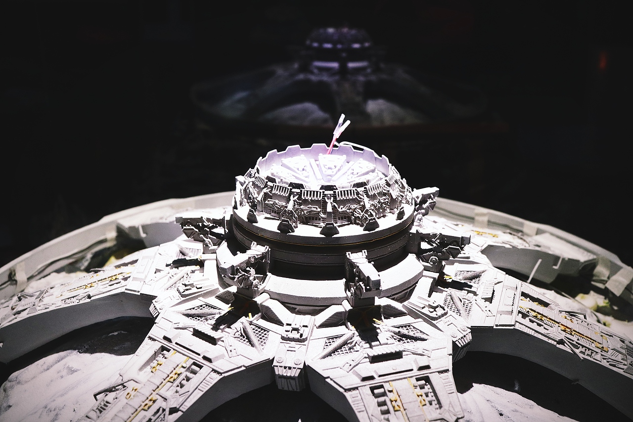 流浪地球中的行星发动机建模场景还原手办制作