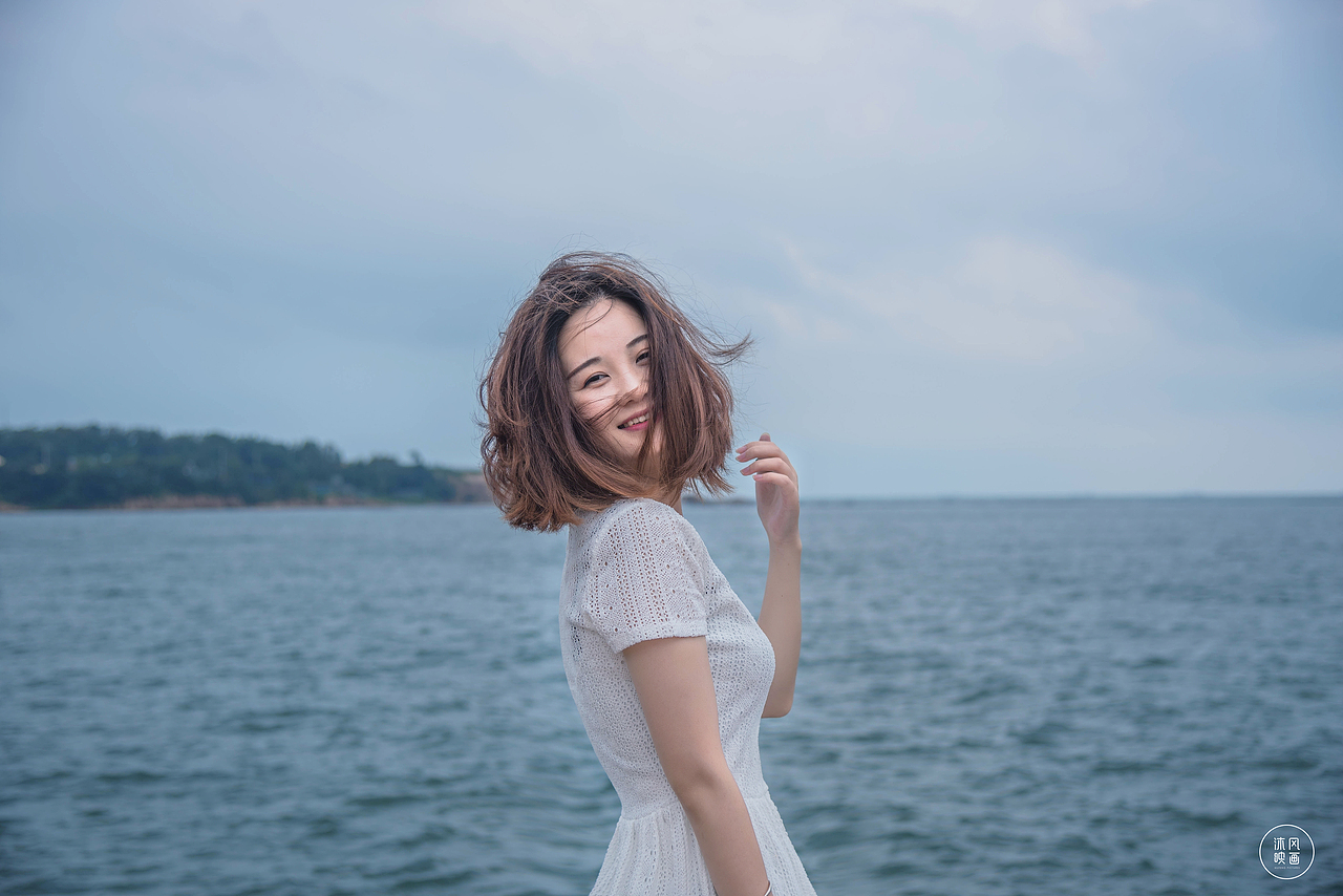 青岛夏日海边妹子摄影
