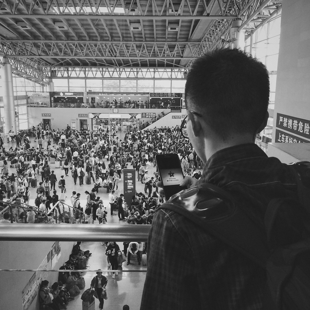 当手机成了我们唯一的玩伴（图ZNDc3NTI4OTY=） - 人文/纪实摄影 - 站酷设计师OldWhale原创素材 - 站酷ZCOOL