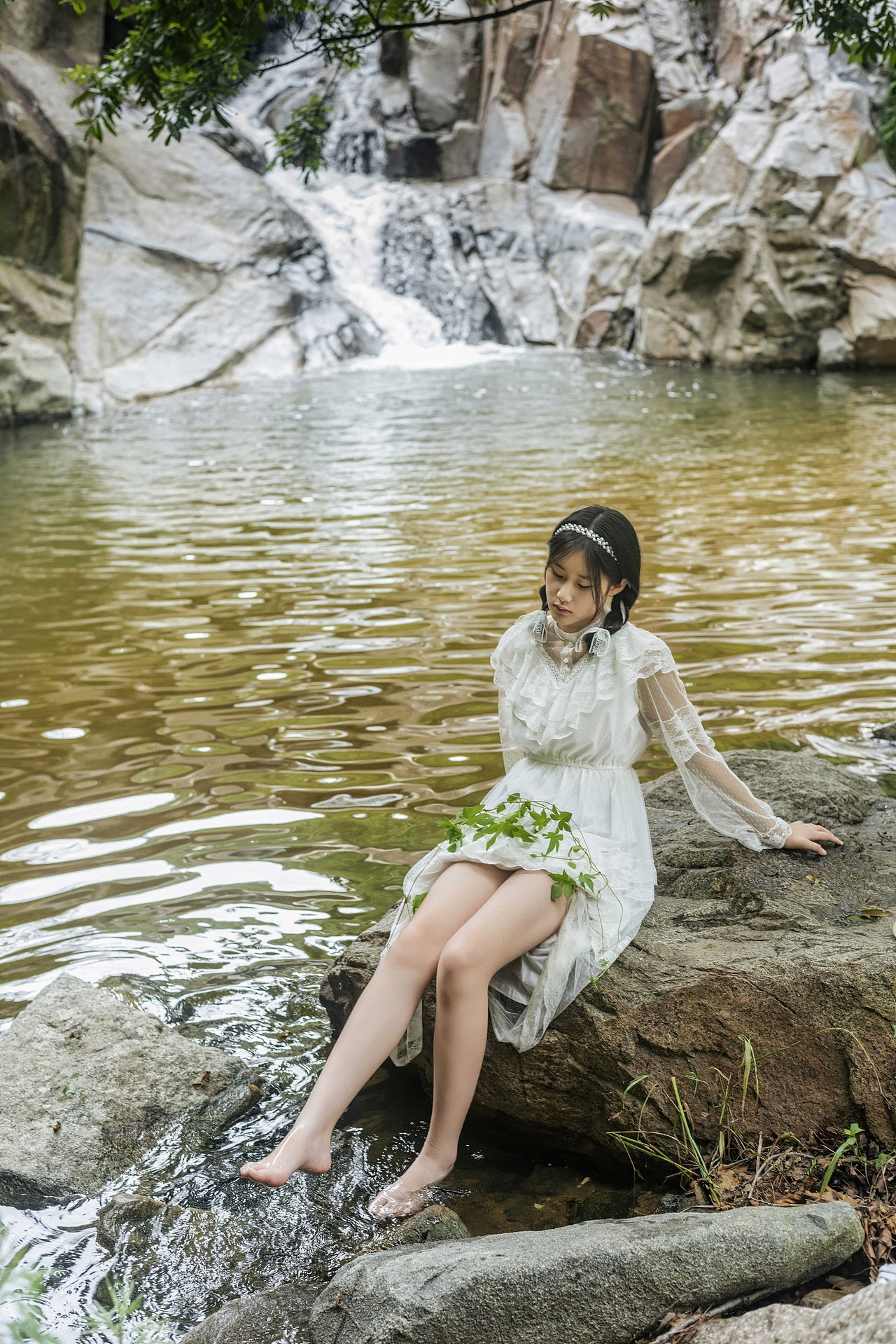 沂蒙山的瀑布小溪