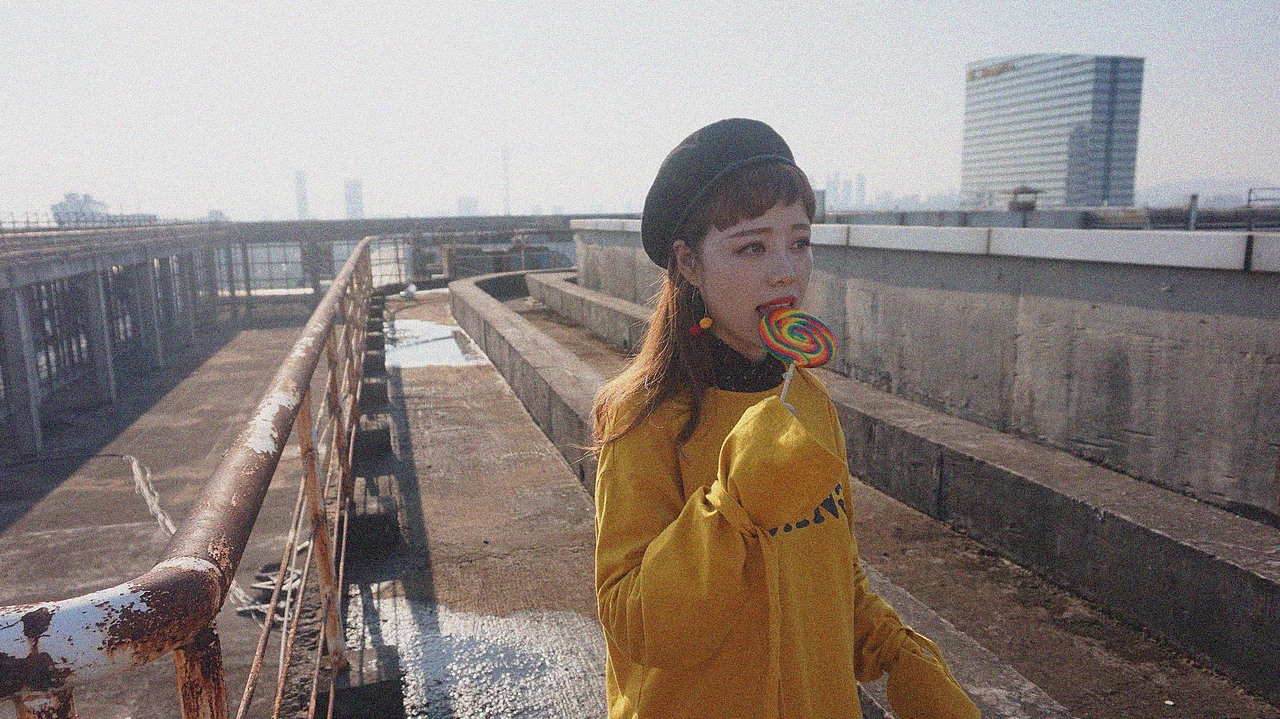 初秋少女（图ZOTE5MzU2Mjg=） - 人像摄影 - 站酷设计师酸甜咕噜蛙原创素材 - 站酷ZCOOL