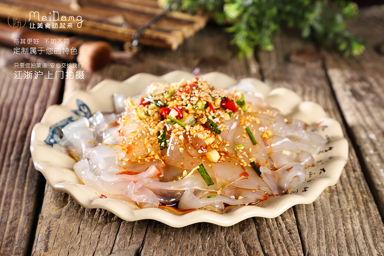 美食摄影图片里好吃到流口水的羊肉粉该怎么制作呢?