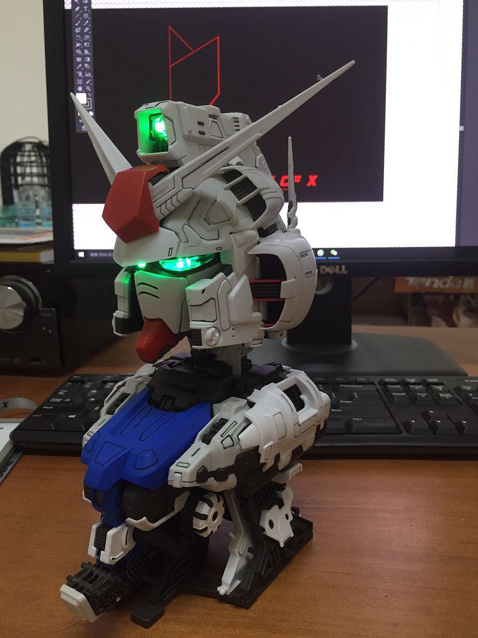 觉醒 高达胸像完成品