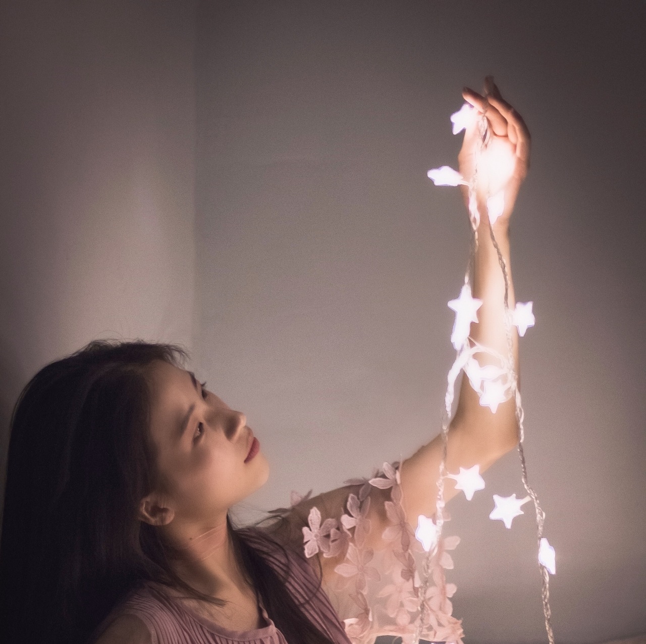 静谧的星光下, 是你的容颜, 不能忘怀。