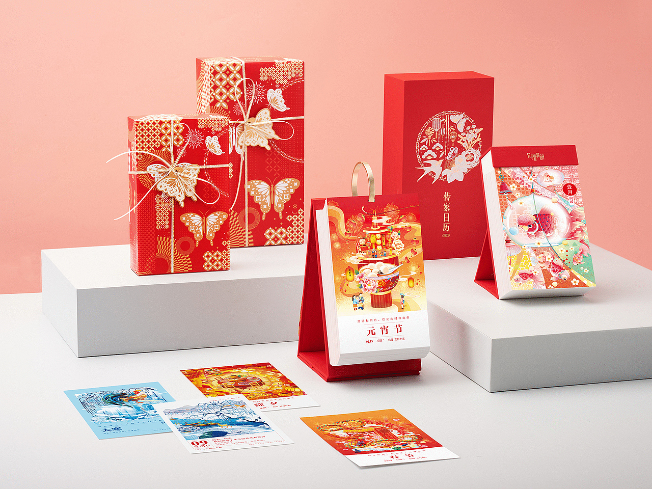 2022《传家日历》
常规装<br><br>2022《传家日历》常规装，<br>包括撕页款+环装款共2款，<br>这两个款式，<br>无论是坚持一日一撕仪式感的撕页款，<br>还是便于使用、更便于收藏的环装款，<br>都跟我们相伴已久；<br>经典中国红配色，<br>也跟我们朝夕相处了许多年的时光。