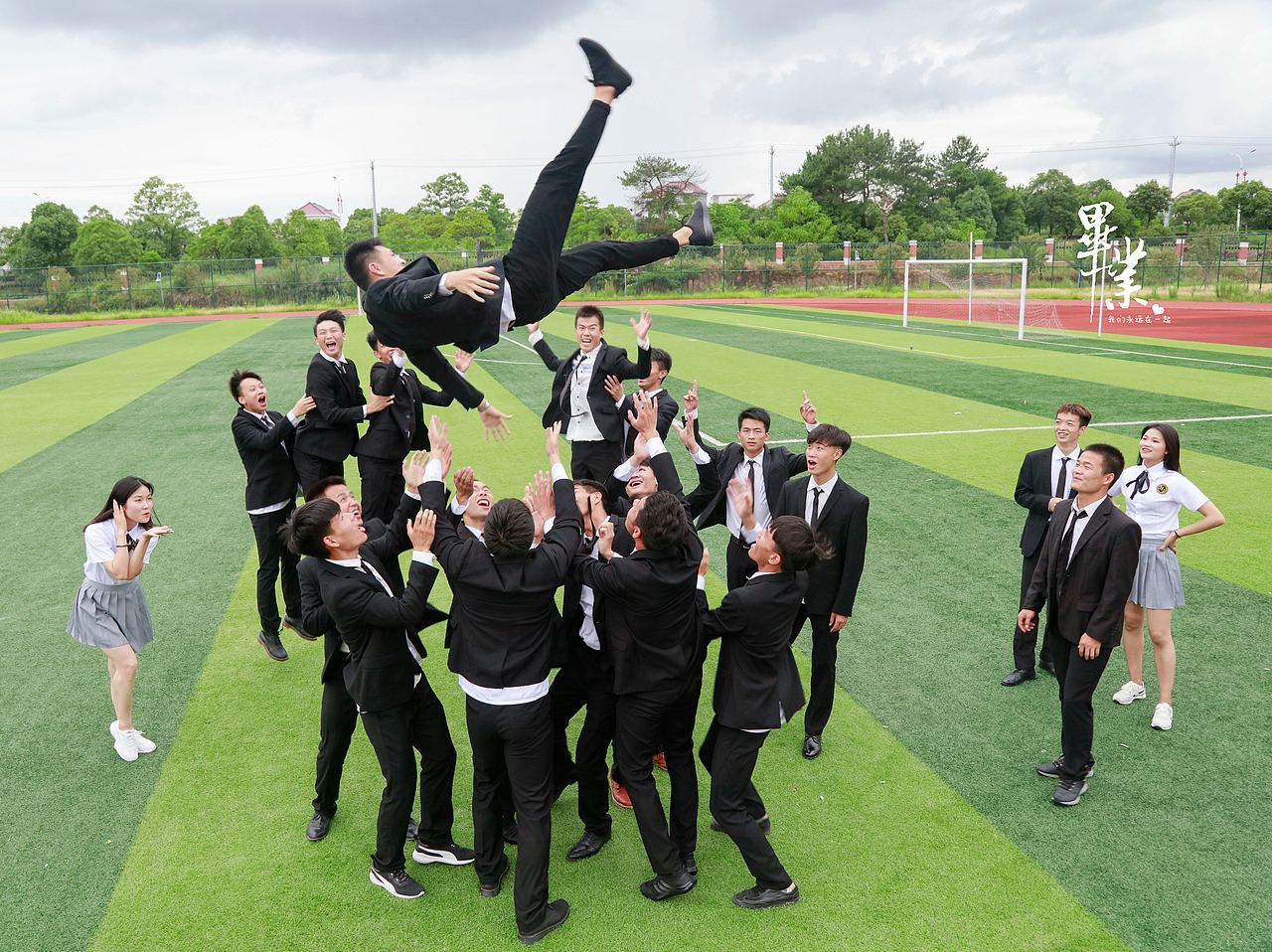 青春不待，毕业有期（图ZMTIyODkzNTIw） - 书籍/画册 - 站酷设计师星火2020原创素材 - 站酷ZCOOL