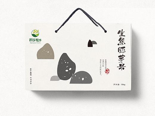 生态胚芽大米简约手绘包装设计