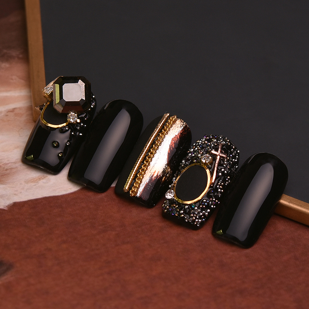 欧美高级感美甲摄影 时尚大牌风格 暗调 暗色系摄影