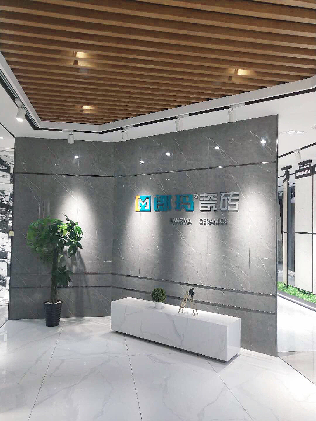 郎玛瓷砖榆树店 瓷砖门店实景摄影