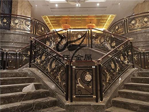 KTV仿古铜铝板镂空雕刻双色艺术楼梯护栏
