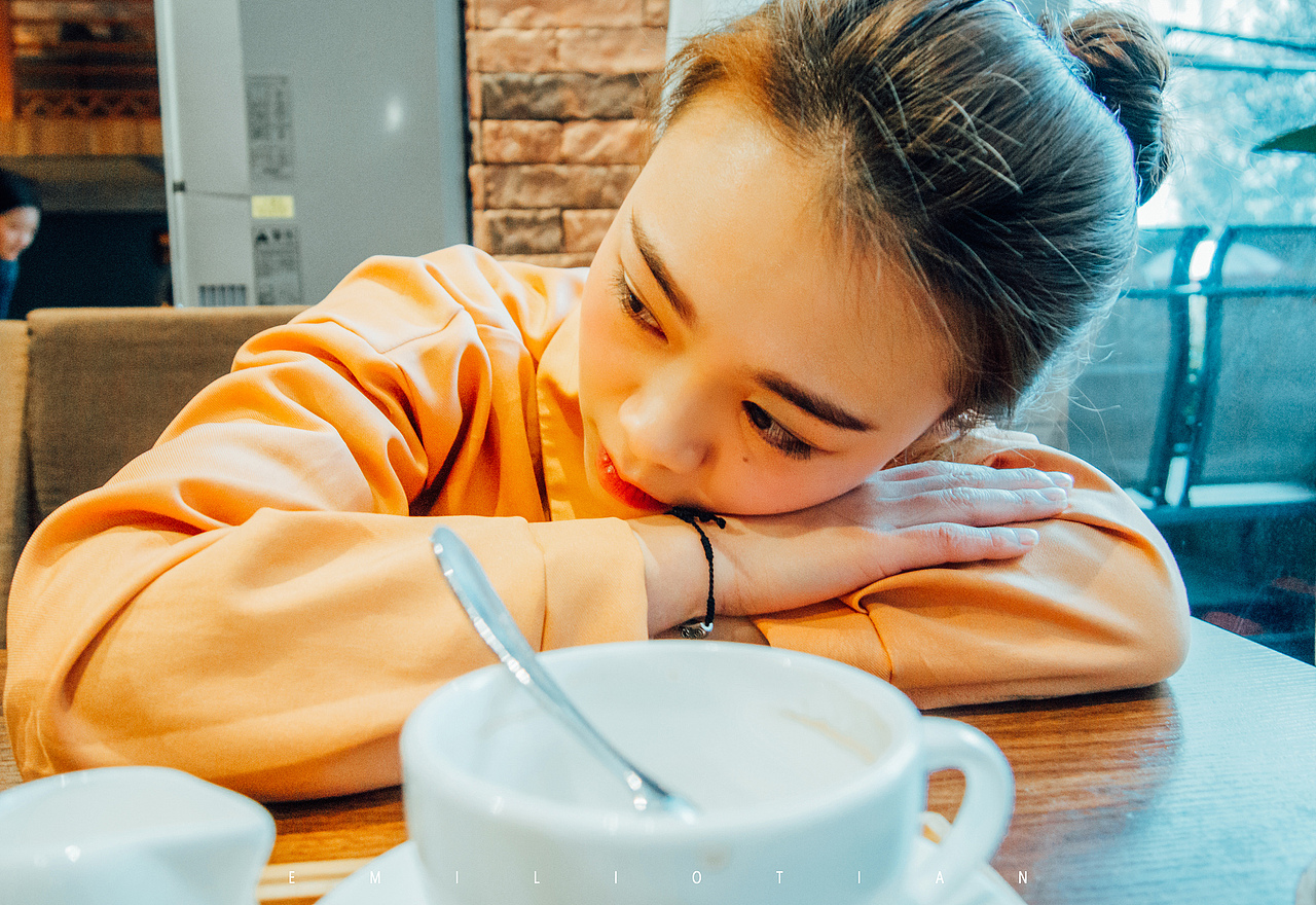 周末闲暇一杯咖啡一本书,