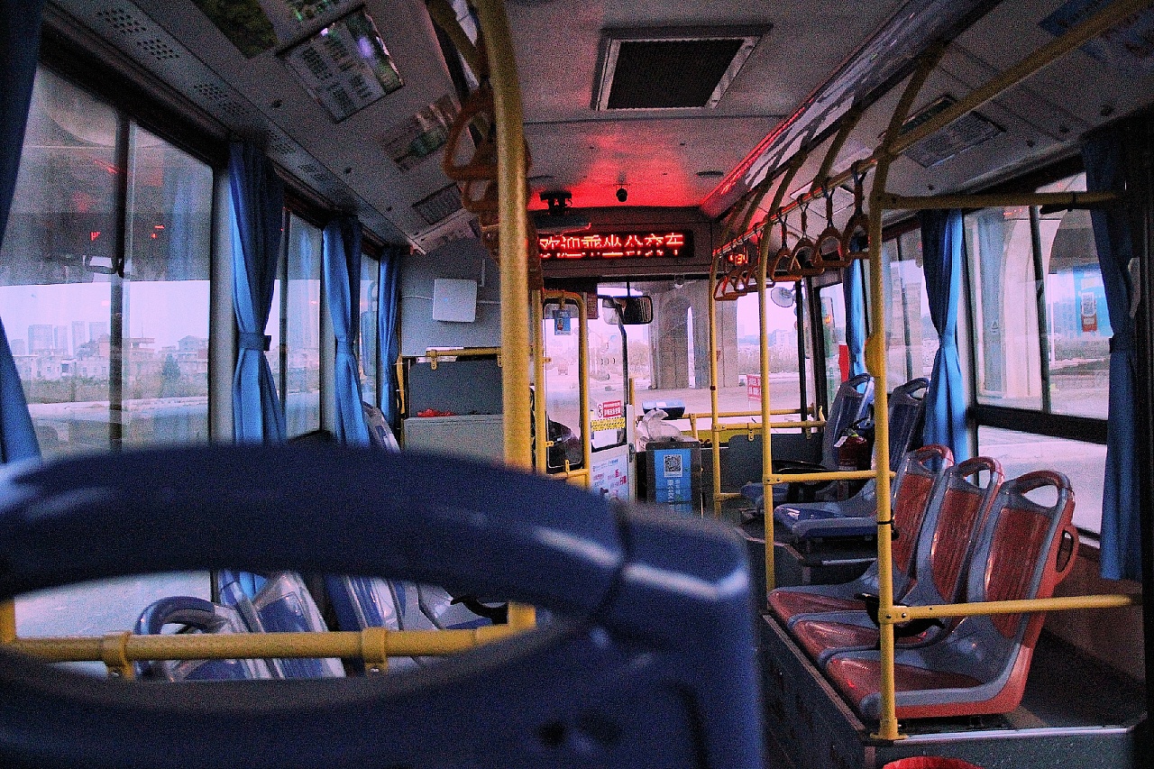 公交车上 公交车外|摄影|风光|莱西嘉莉亚不做梦 - 原创作品 - 站酷 (ZCOOL)