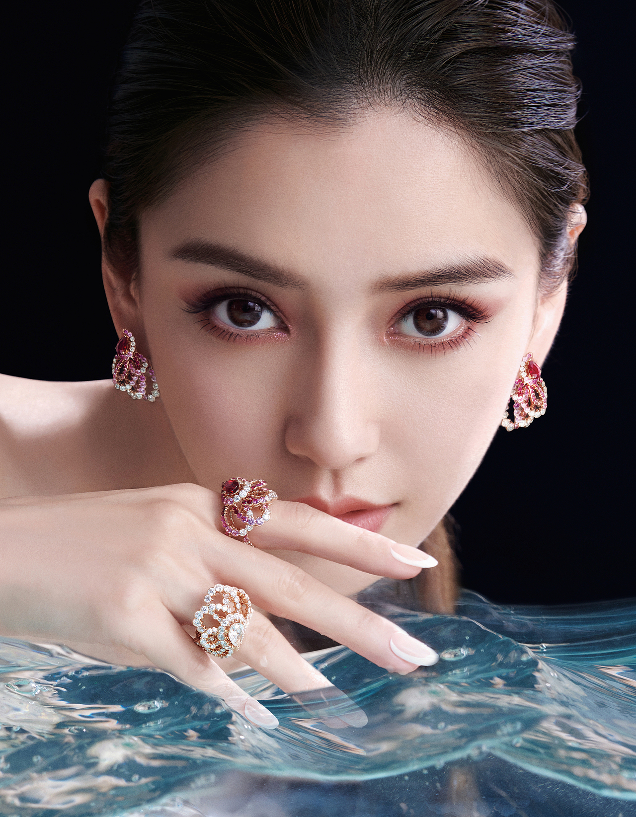 月刊封面3725今天修的《vogueworld》7015155修图师dahai大海林允