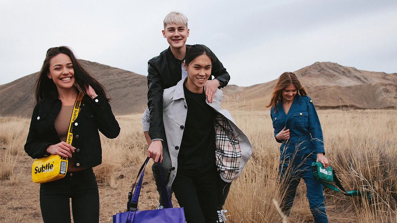 潮牌 / 2019春夏户外广告（图ZMTY4MDg4MTc2） - 宣传片 - 站酷设计师啊近啊旧原创素材 - 站酷ZCOOL