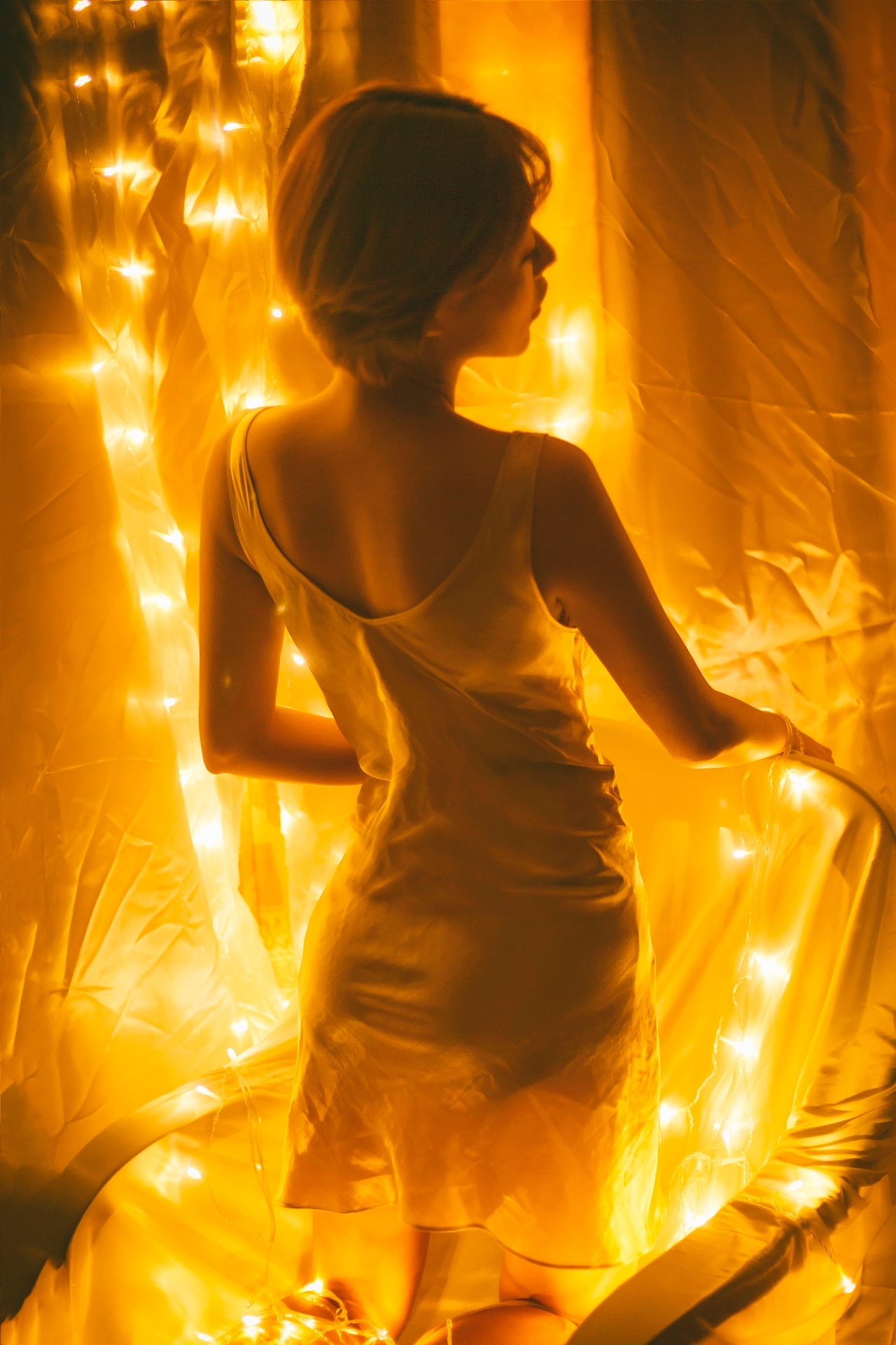 攒起那些个微弱的灯光（图ZMTAxNDU0MjQw） - 人像摄影 - 站酷设计师划痕叔叔原创素材 - 站酷ZCOOL