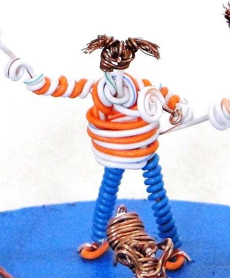 可爱的宝宝
<br>头上扎两个小辫子 手里拿个大号棒棒糖~~