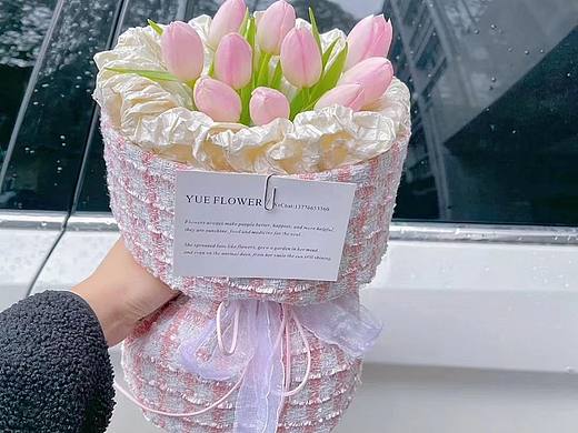 浪漫的是花,也是你