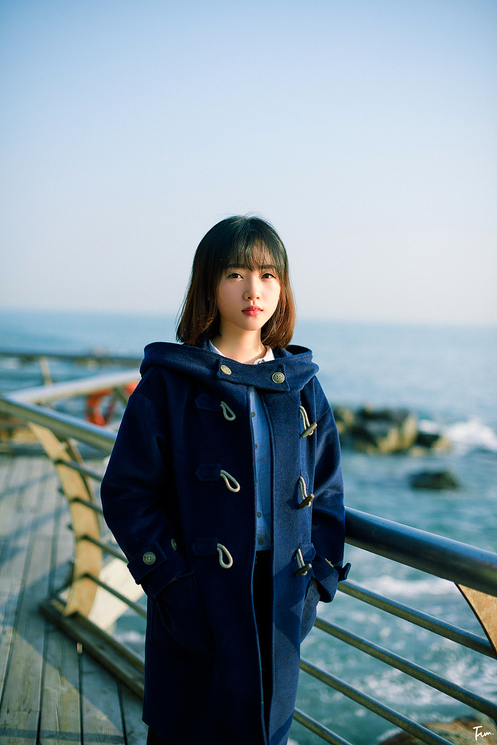 微咸海风吹散发丝
日光将思绪蒸发于天地<br>夜雾将思念汇聚成星光<br>摄影:@Fun仔<br>模特:@张阿呸