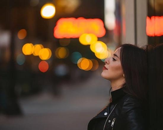 绵阳王老师摄影培训讲拍摄人像照片如何使背景虚化