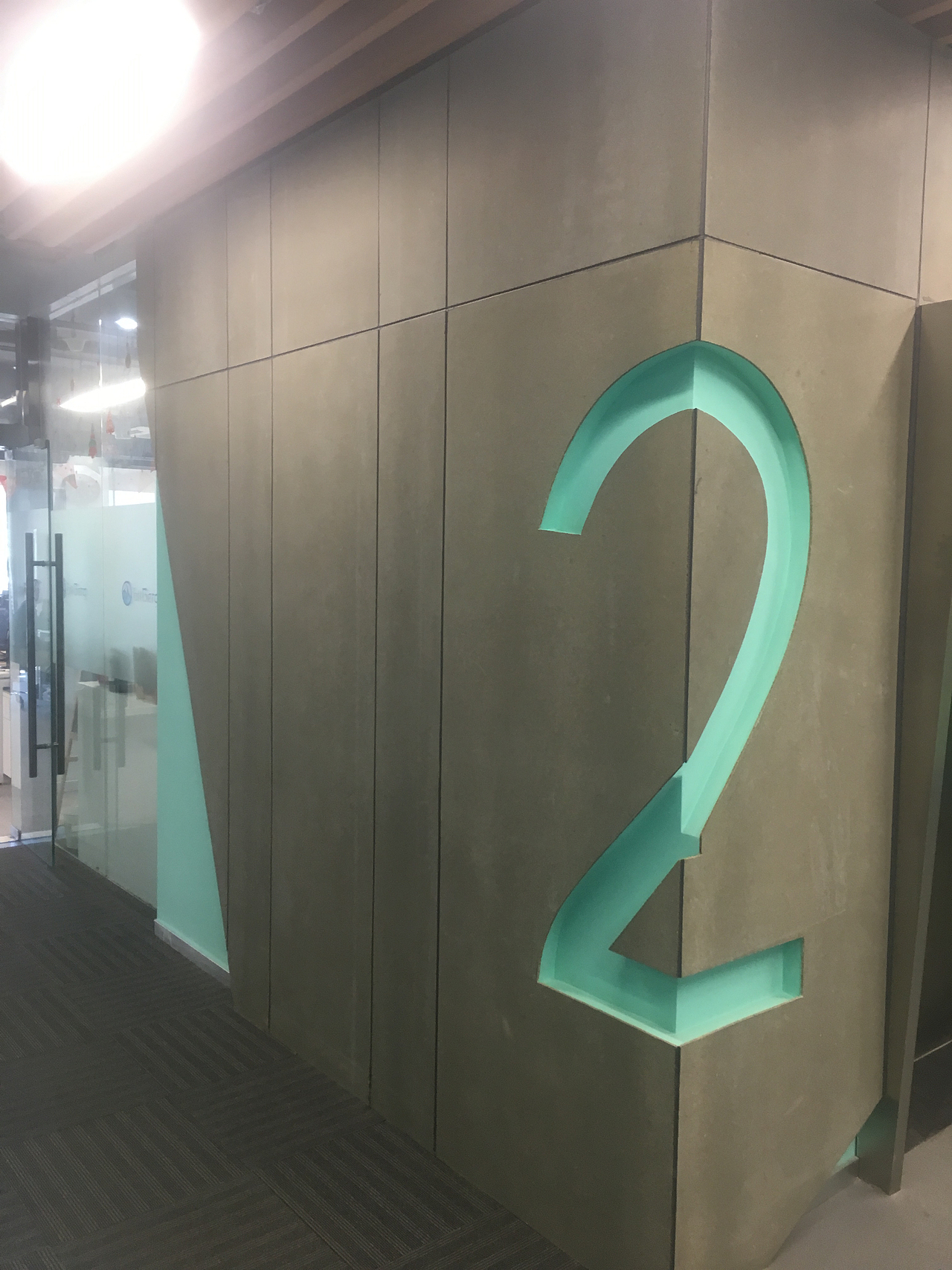 腾讯众创空间写字楼木丝板内部通道案例分享