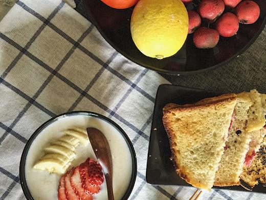 我的早餐  拍摄于2016.12.7日早晨 燕麦水果粥做法