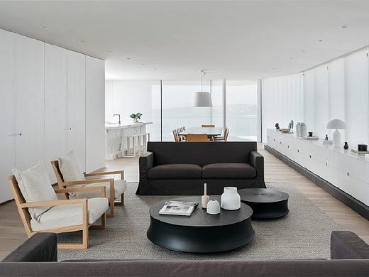 海边别墅，面朝大海，春暖花开