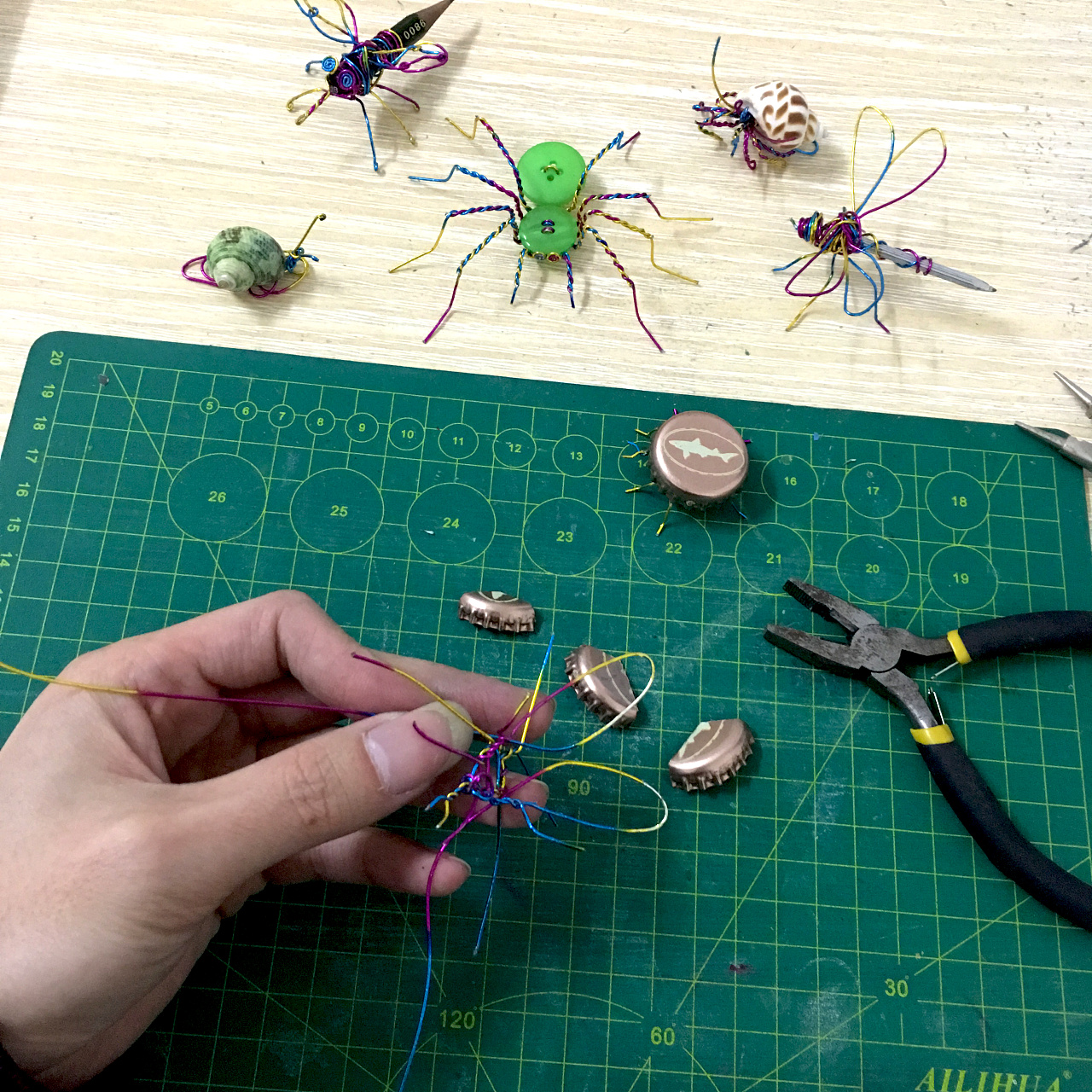 教你制作会走路的毛毛虫，做法简单一学就会，手工DIY折纸教程_哔哩哔哩 (゜-゜)つロ 干杯~-bilibili