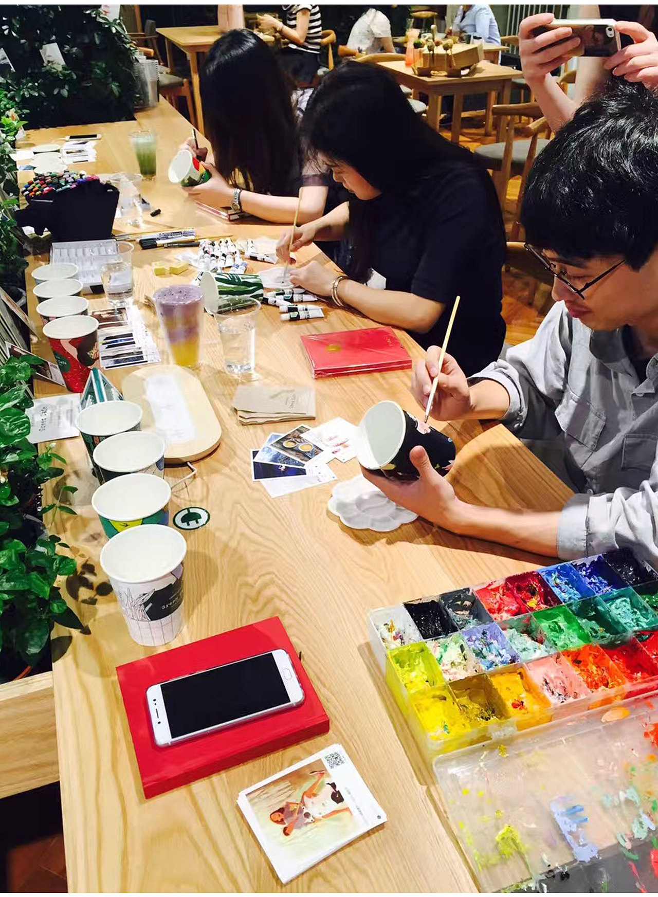 LOFTER与Innisfree合作的插画活动