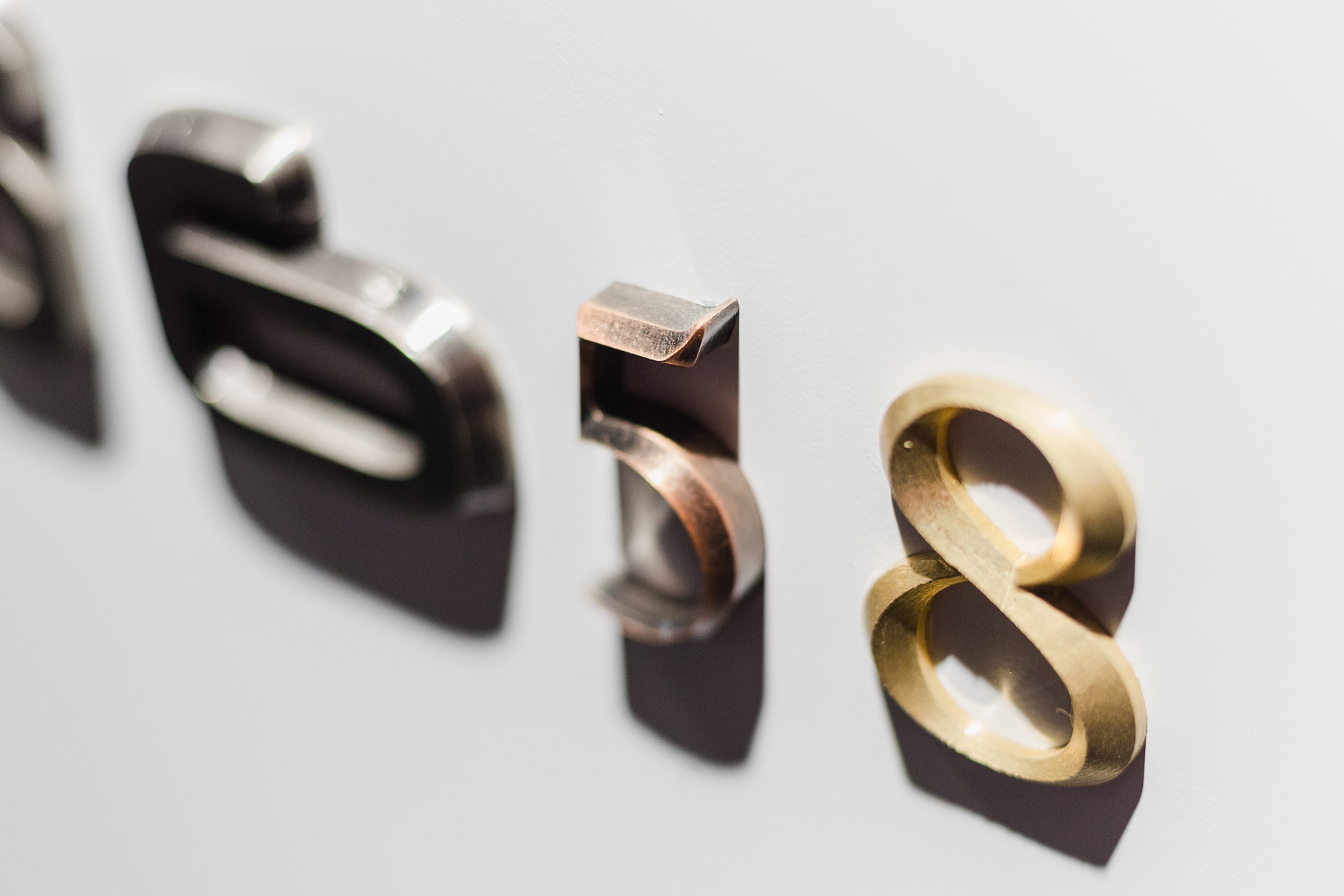 金属厚板实心字工艺应用