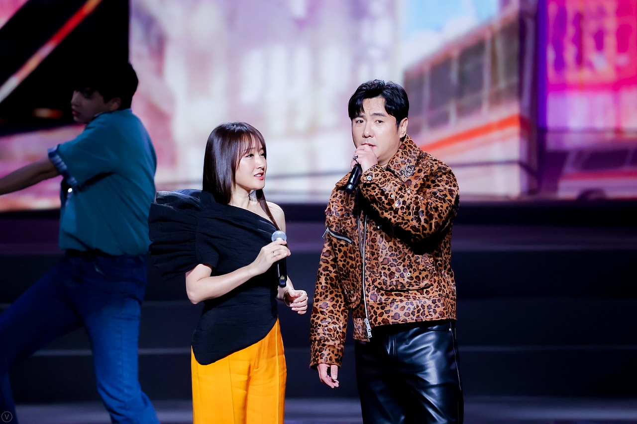 活动演唱会拍摄广告抖音快手摄影明星拍照直播会议摄影（图ZMjkwNjM4OTMy） - 人像摄影 - 站酷设计师零晨视觉摄影原创素材 - 站酷ZCOOL