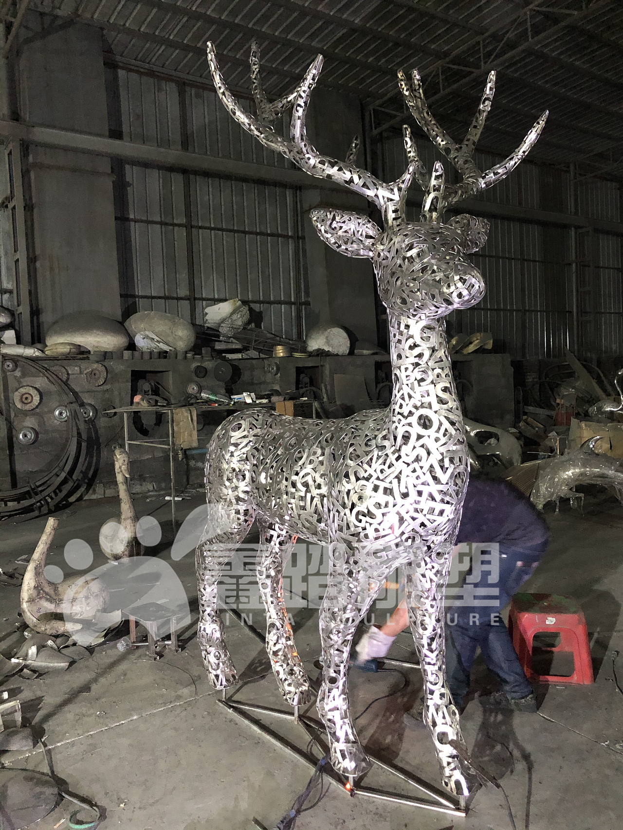 园林景观不锈钢抽象鹿雕塑表面氟碳漆_艺术制品有限公司-站酷ZCOOL